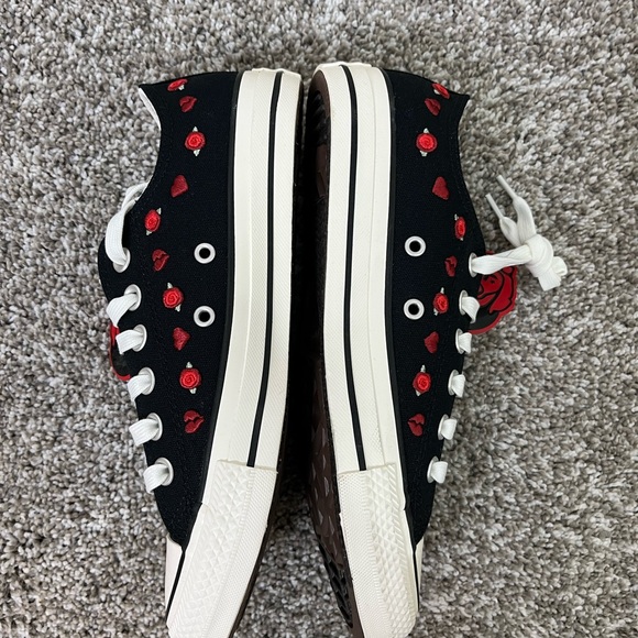 Converse Chuck Taylor All Star
Size: 7.5 - Picture 3 of 4